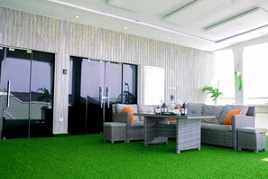 Apartment | Outdoor dining - Luxury Apartment With sea View in Lekki/ajah (Lekki)