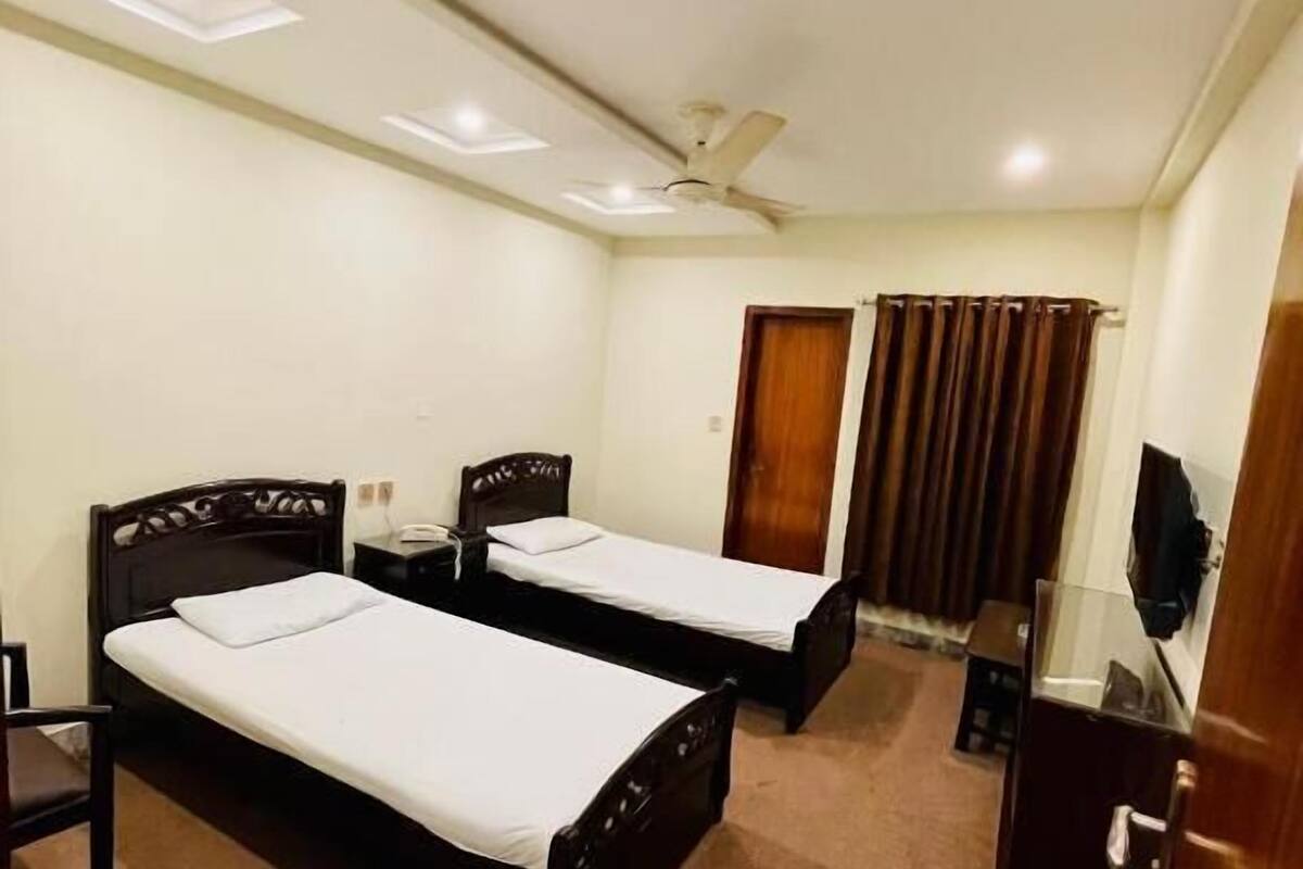 Phòng đôi hoặc 2 giường đơn Deluxe | Bàn ủi/dụng cụ ủi quần áo, truy cập Internet không dây miễn phí