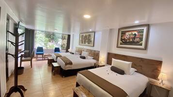 Habitació triple superior | Matalassos amb encoixinament addicional i caixa forta a l'habitació