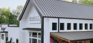 A white building with a sign that reads "THE MARKET AT LOCAL 259".