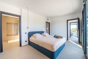 5 quartos, ferros/tábuas de passar roupa, Wi-Fi de cortesia