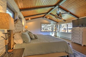 4 bedrooms, iron/ironing board, travel crib, free WiFi