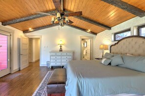 4 bedrooms, desk, iron/ironing board, travel crib