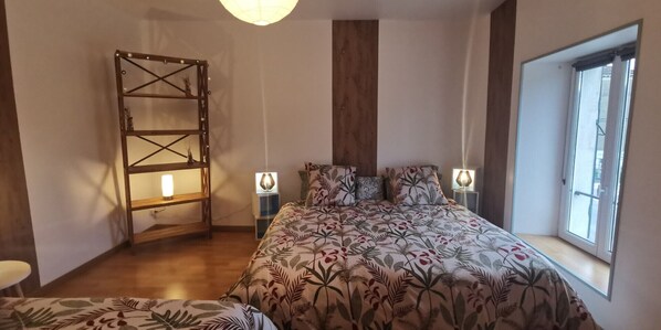 2 bedrooms, iron/ironing board, travel cot, free WiFi