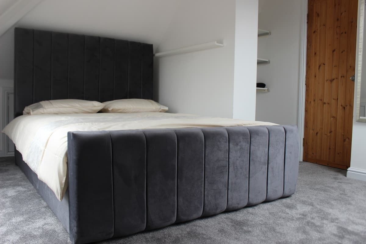 6 soverom, skrivebord, wi-fi og sengetøy