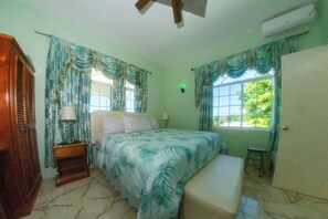 Premium bedding, down duvets, in-room safe, individually decorated - Dela de-Rose Guest House negril Jamaica (Negril)