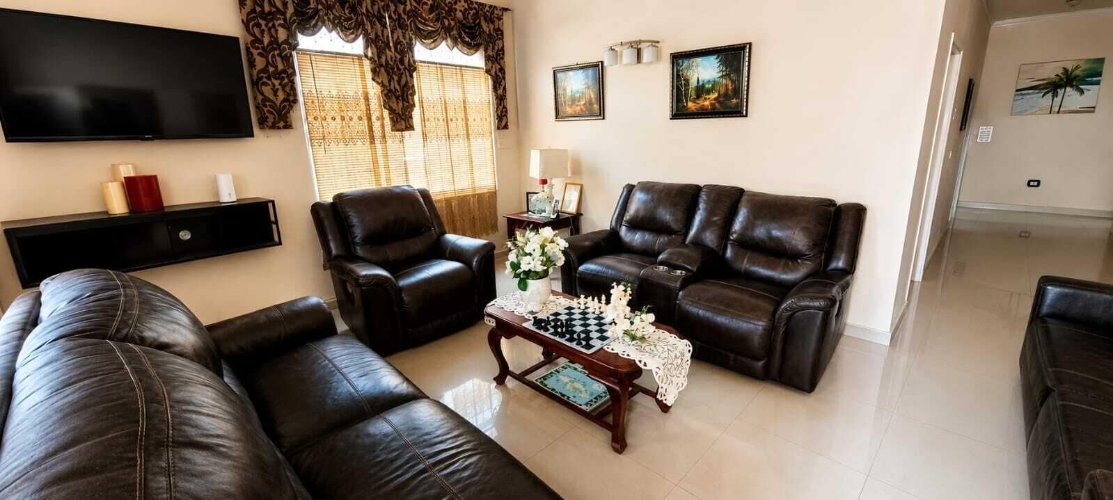 المنشأة من الداخل