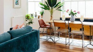 Basic Apartment, 1 King Bed | Private kitchen - Gorgeous Studio Flat in Vibrant Clapham Common (London)