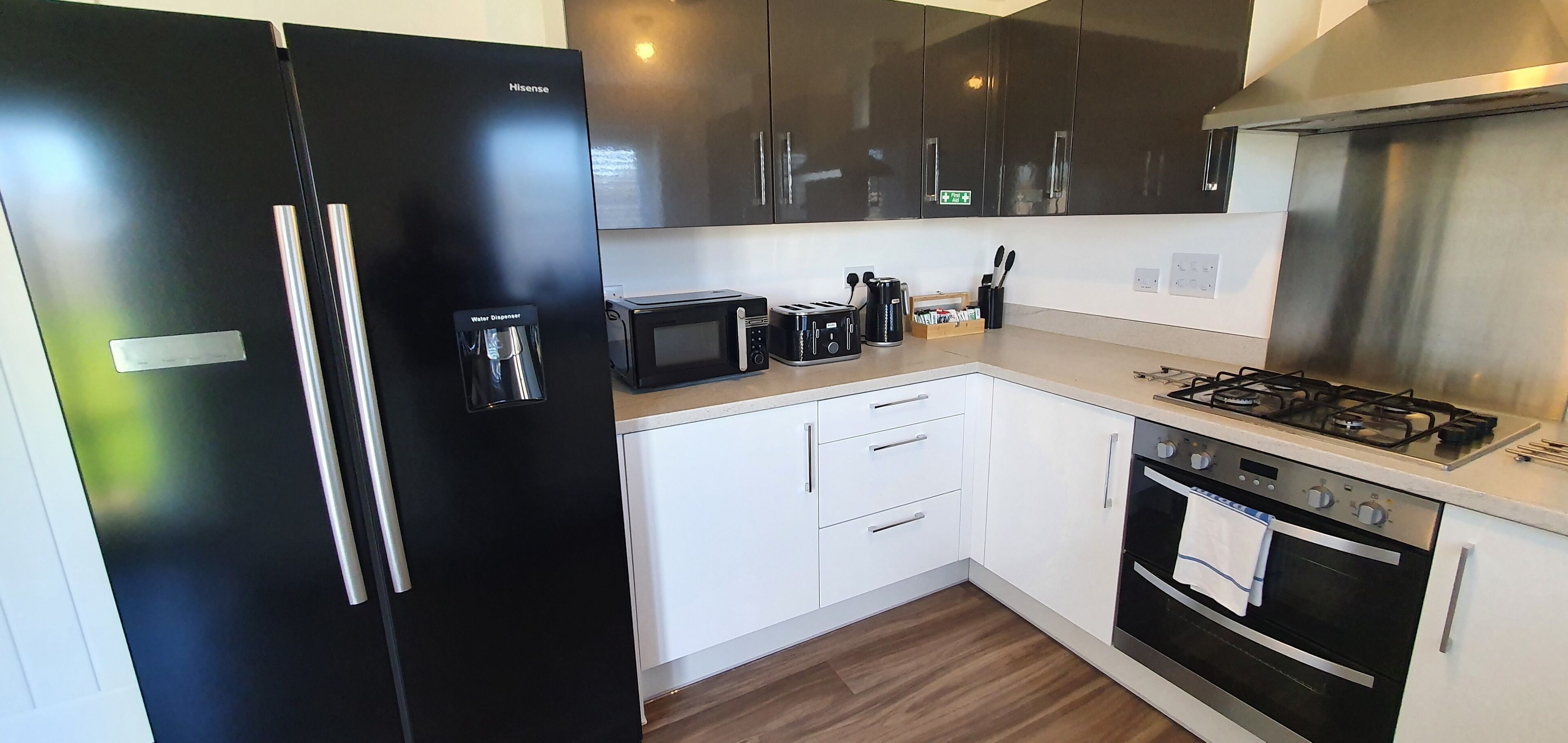 Fridge, oven, stovetop, dining tables