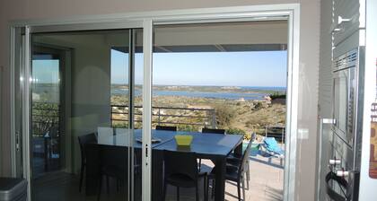 Villa for 2 people, with 1 master bedroom, sea view.
