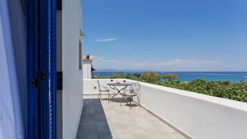 Villa, Accessible | 3 bedrooms, soundproofing, WiFi