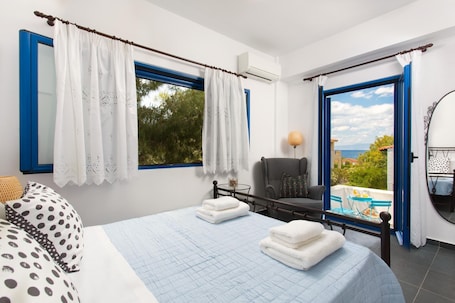 Villa, Accessible | 3 bedrooms, soundproofing, WiFi