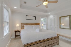 3 Schlafzimmer, Schreibtisch, Bügeleisen/Bügelbrett, WLAN