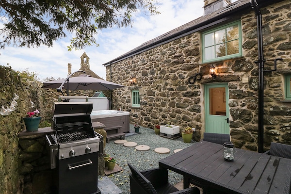 Cottage | Interior