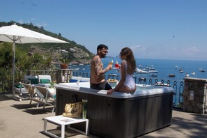 Deluxe Apartment | Private spa tub - De Vivo Realty - Villa Russo Nerano (Massa Lubrense)