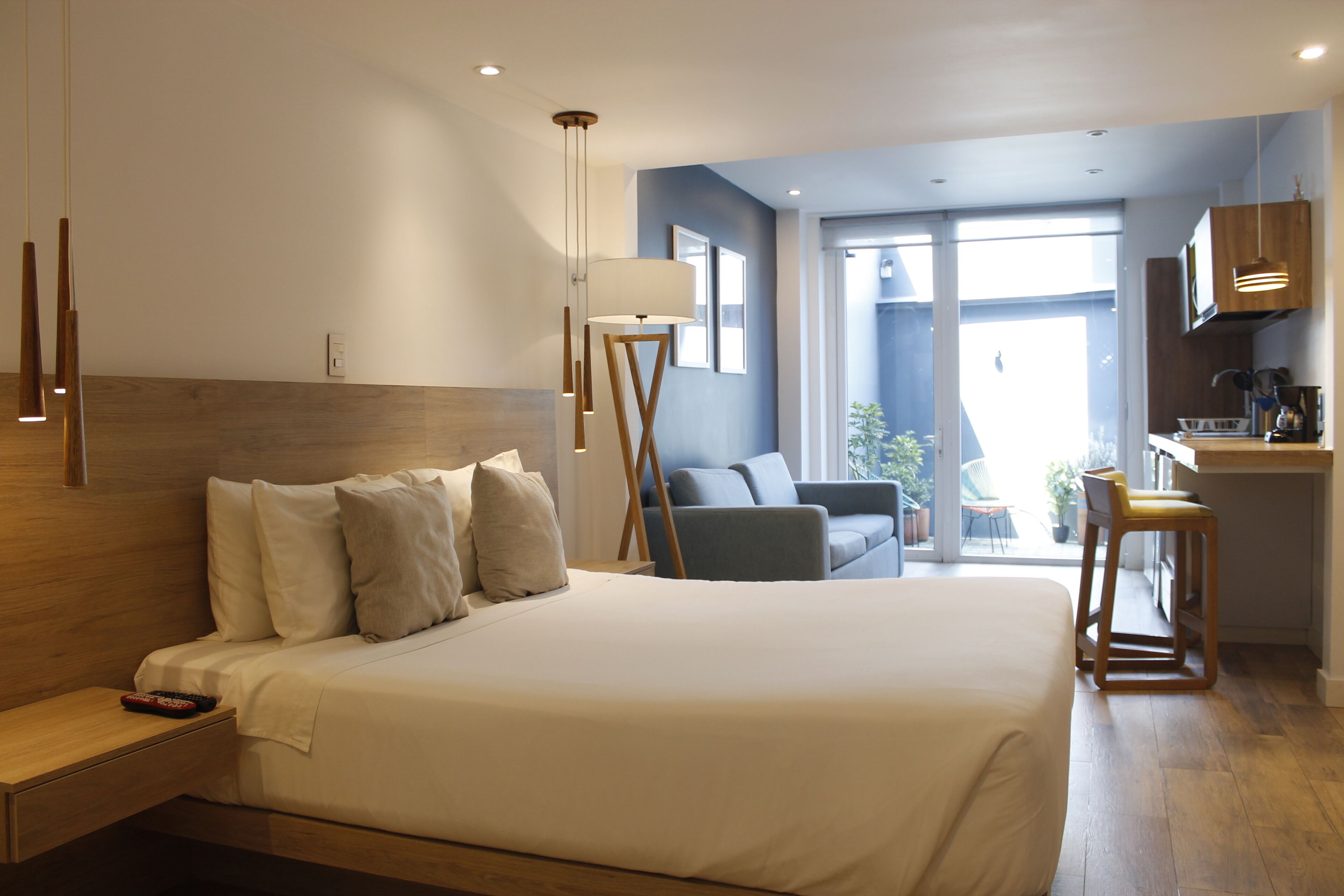 Luxury Studio | In-room safe, soundproofing, iron/ironing board, free WiFi