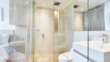 Comfort-Doppelzimmer | Badezimmer | Haartrockner