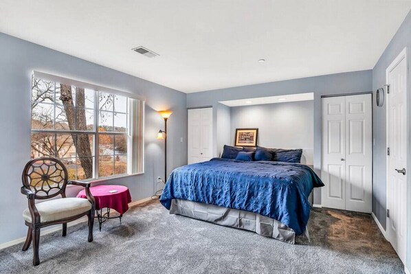 2 bedrooms, desk, iron/ironing board, WiFi