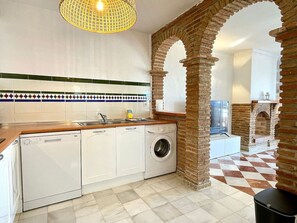 Kühlschrank, Mikrowelle, Ofen, Geschirrspüler