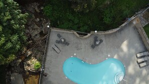 A heated pool - Cozy creekside condo |pool | close to GSMNP & Ober (Gatlinburg)