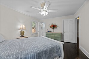 4 bedrooms, desk, free WiFi, bed sheets