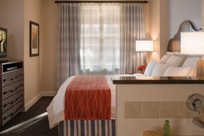 1 dormitori, planxa i posts de planxar, wifi i roba de llit 