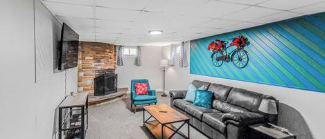 TV, peis og kontorer