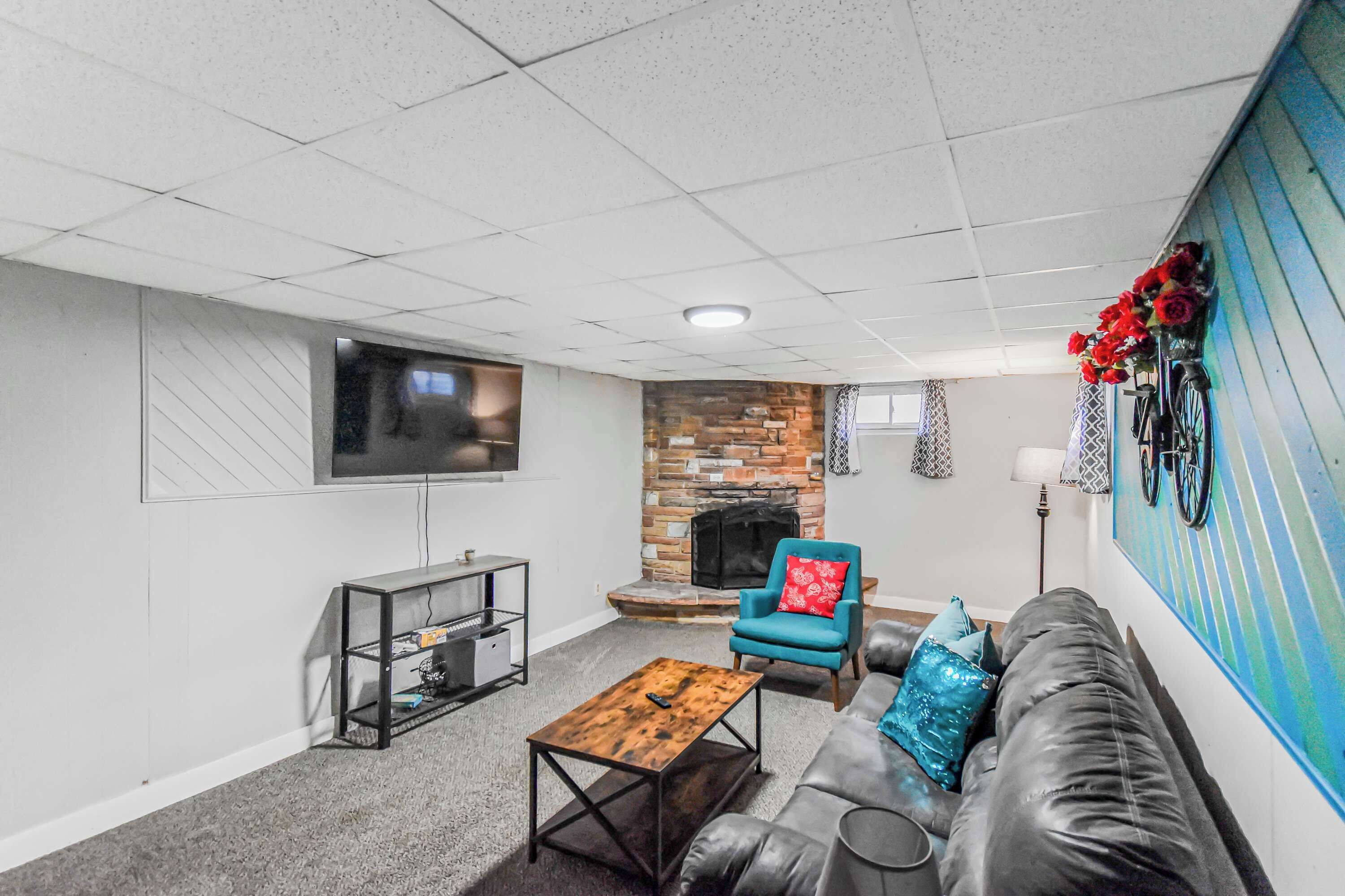 TV, fireplace, offices