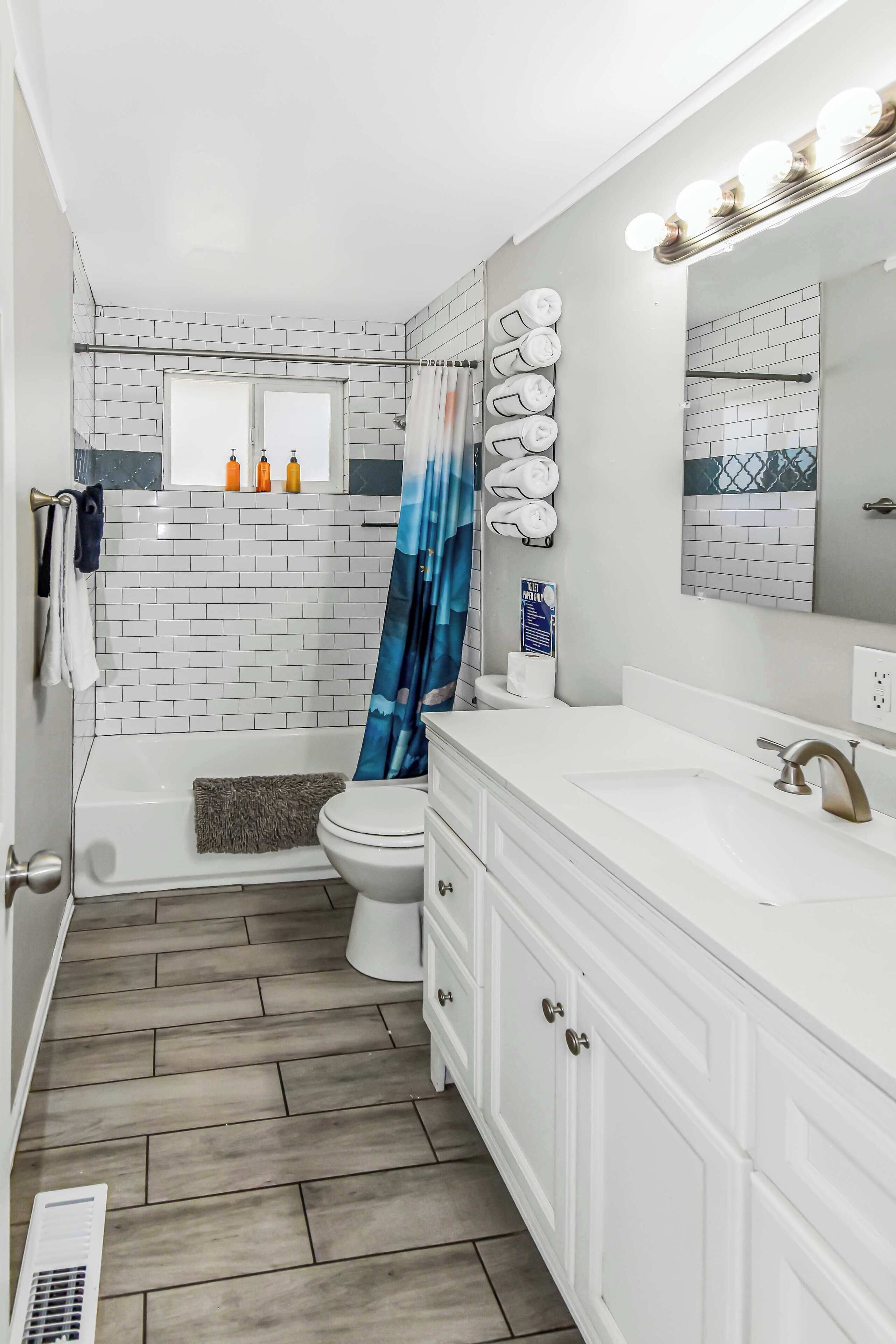Bathtub, hair dryer, towels, shampoo