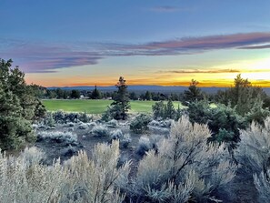 Signature Brasada sunsets - Cabin at Brasada Ranch Resort/ 3 Master BD/3.5Ba  w/golf course Views & Hot Tub (Powell Butte)