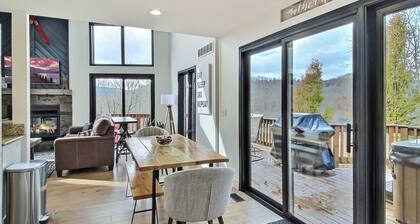 Hot Tub & Sauna ~ The Ridge Chalet ~ Wood Fireplace ~ Sleeps 12