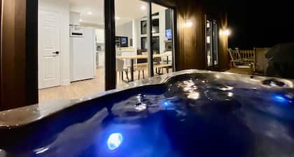 Hot Tub & Sauna ~ The Ridge Chalet ~ Wood Fireplace ~ Sleeps 12