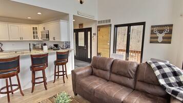 TV connectée, cheminée, baby-foot