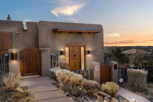 Ski Discounts! Luxury Home, Pool, Sweeping Views