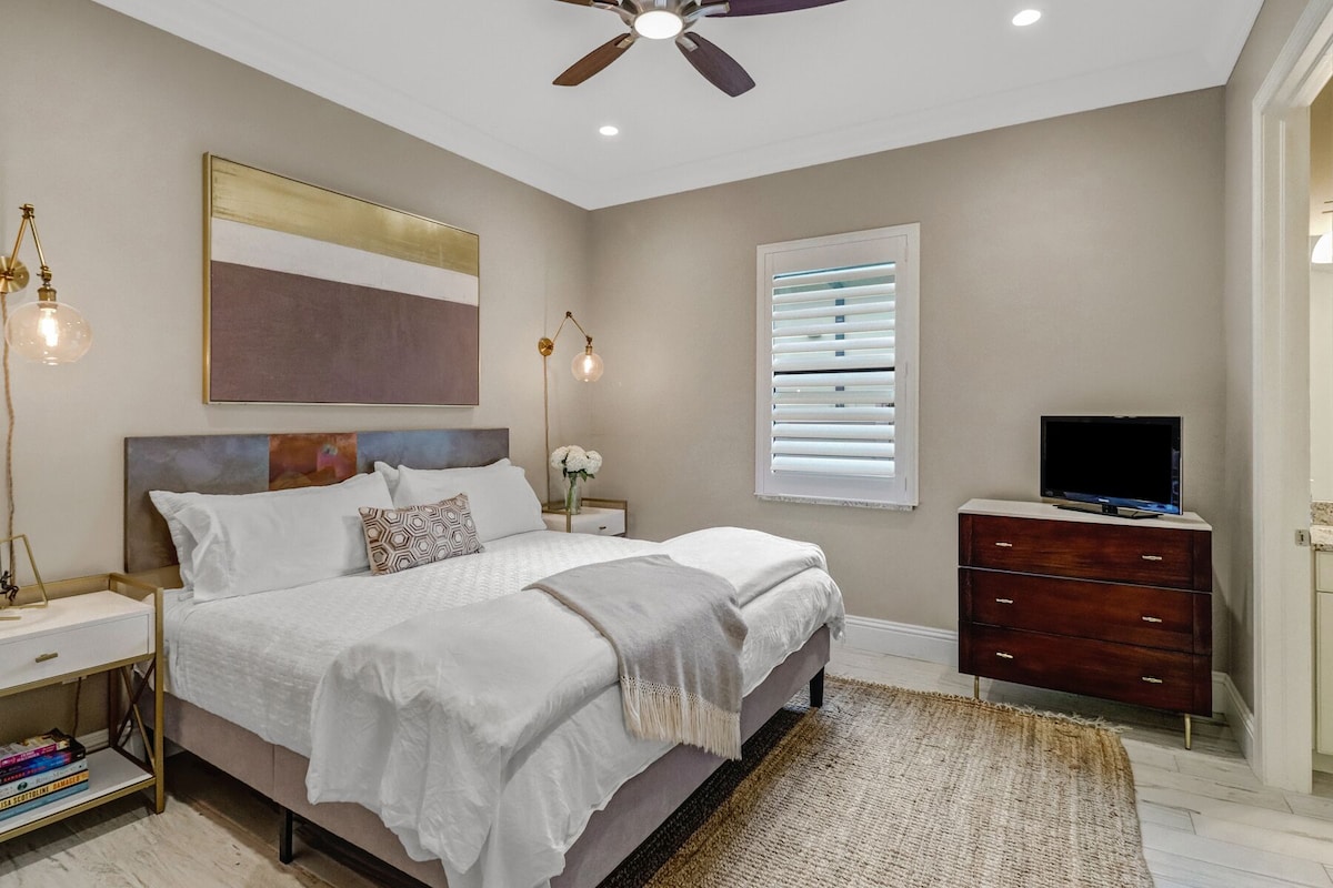 Photo 16 of Beach! 2 Masters w Kings, Pets, Queen ensuite, hot tub, private heated Pool