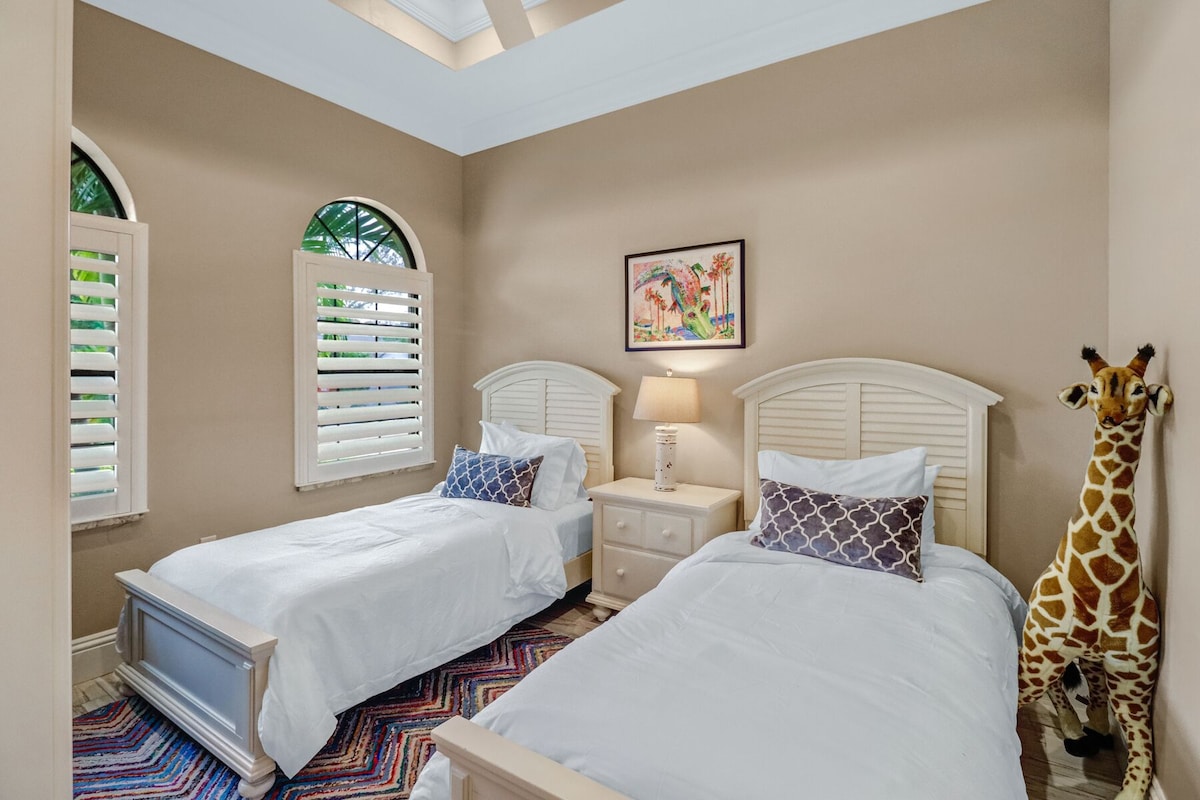 Photo 18 of Beach! 2 Masters w Kings, Pets, Queen ensuite, hot tub, private heated Pool