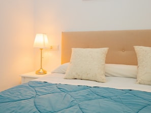 2 slaapkamers, een strijkplank/strijkijzer, gratis wifi, beddengoed