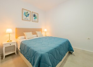 2 slaapkamers, een strijkplank/strijkijzer, gratis wifi, beddengoed