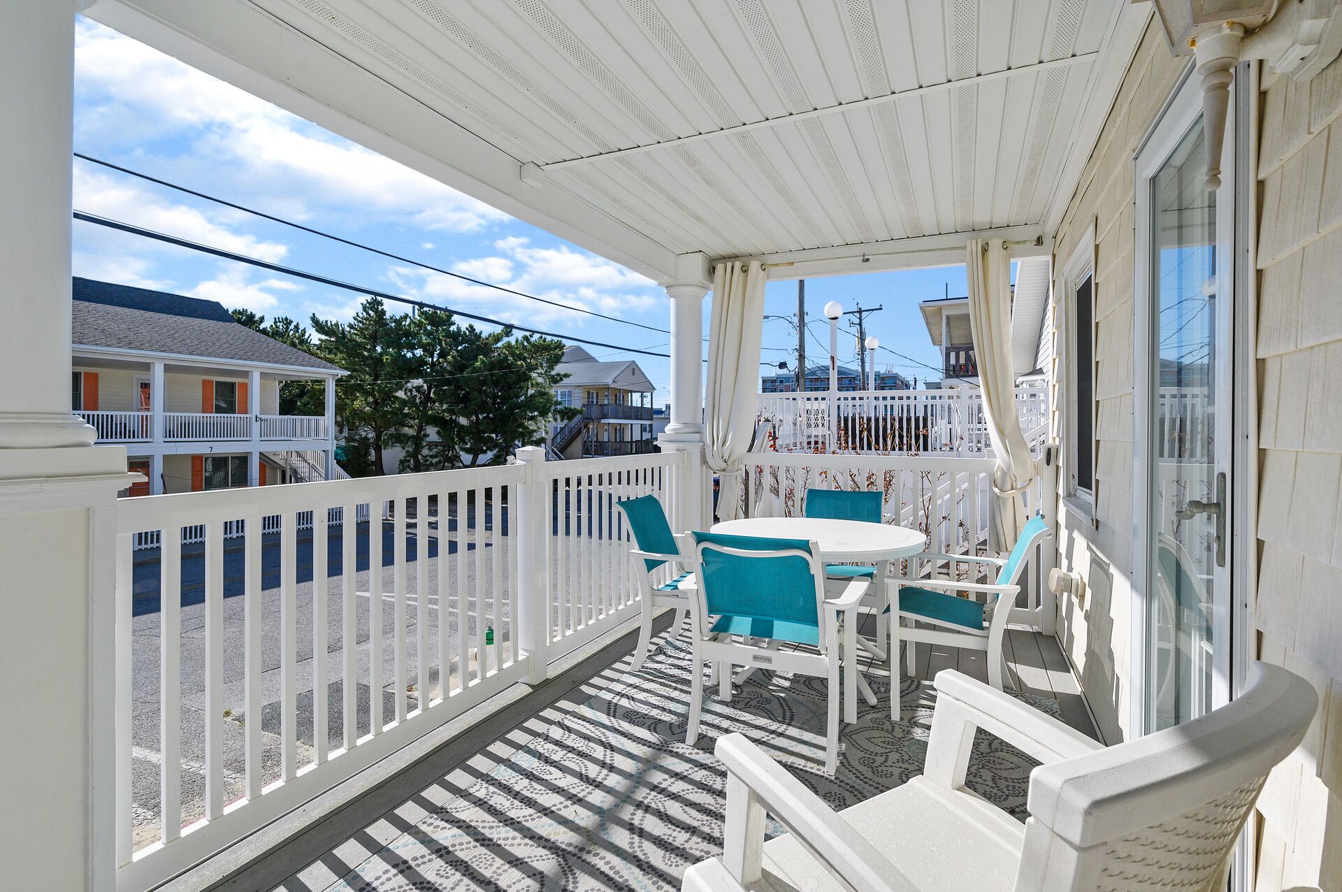 Ocean block oasis w/private furnished porch FREE LINEN & TOWEL PACKAGE!!