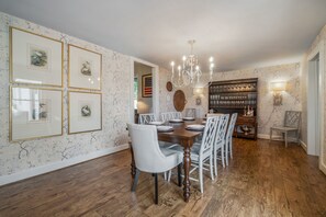 Dining - The Cottage at Southbend Farm (Mount Pleasant)