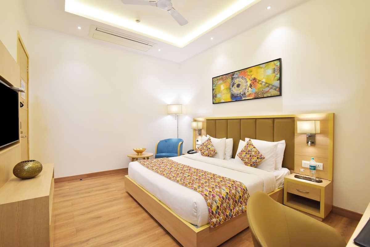 Standard Room, 1 Katil Raja (King), Non Smoking | Peralatan tempat tidur premium, busa memori, bar mini 