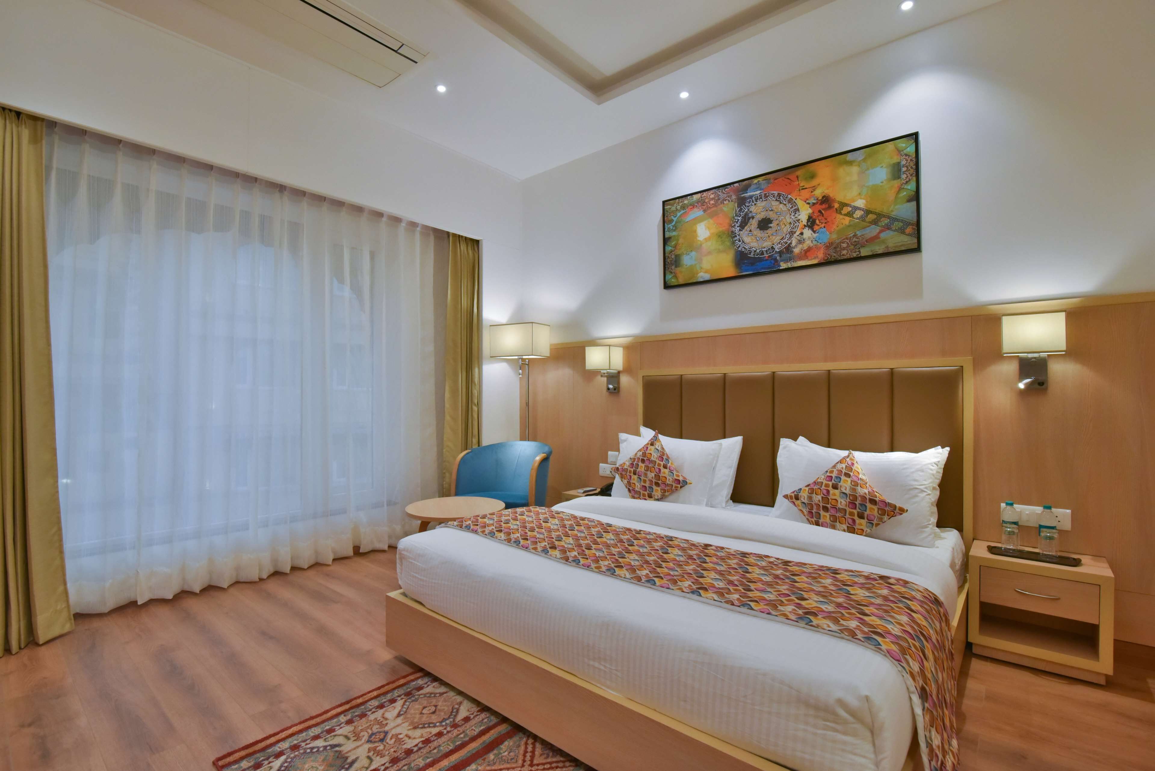 Superior Room, 1 King Bed, Non Smoking | Premium bedding, memory-foam beds, minibar, blackout curtains