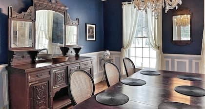 Basil Brook: Colonial-Chic House - near Jay Peak!