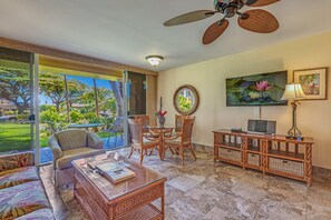 Smart TV, ping pong, books, stereo