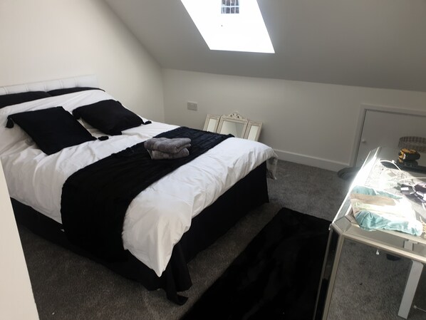 2 bedrooms, iron/ironing board, free WiFi, bed sheets