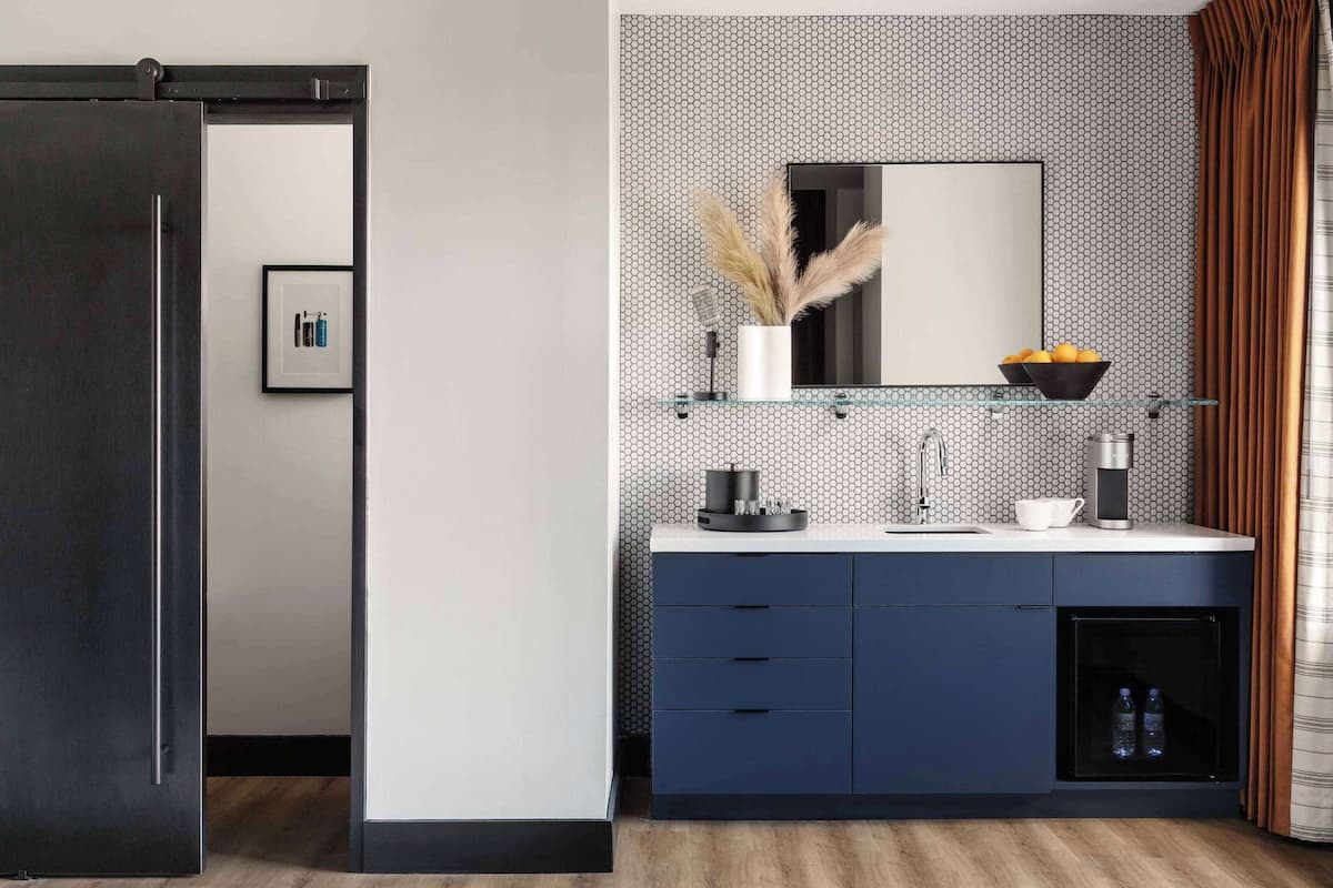 suite, 1 bedroom, non smoking, city view | 1 bedroom, desk, laptop workspace, free wifi