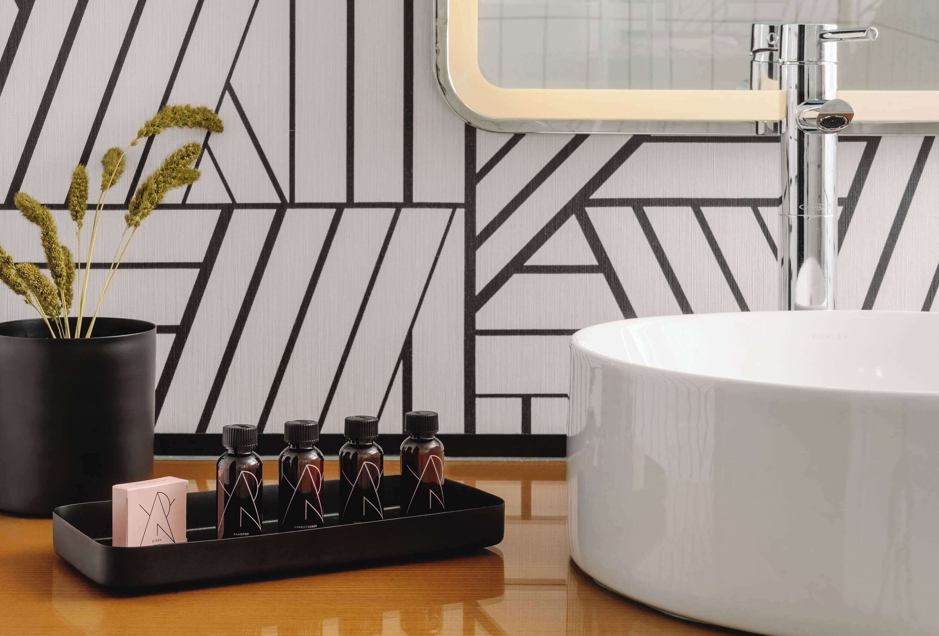 towels, soap, shampoo, toilet paper