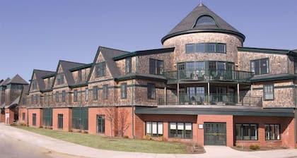 Two Bedroom Suite in Historic Newport