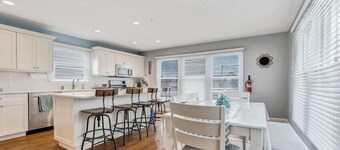 Beautiful New Spacious Townhome w/ Pool, Steps to Beach/Boardwalk, 3 Levels