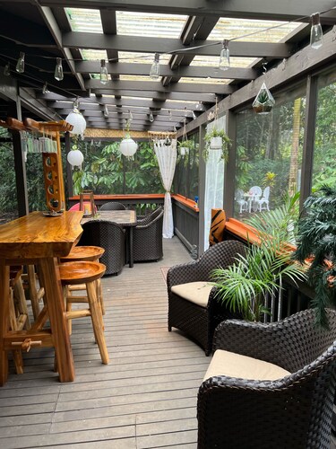 Experience Pahoa in style - Spacious 5-Bedroom Vacation Home, Entire 1st floor